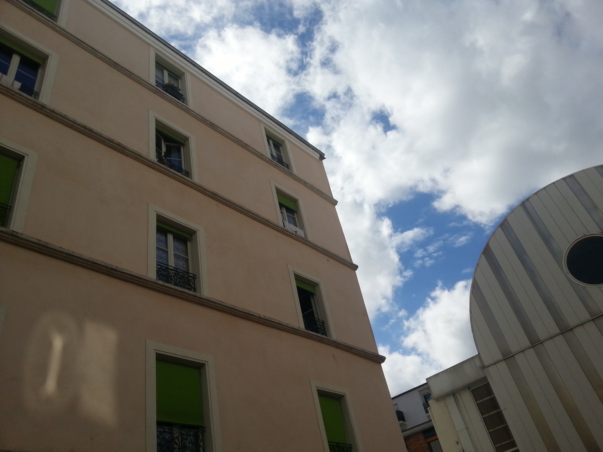 Façade rénovée & menuiseries colorées